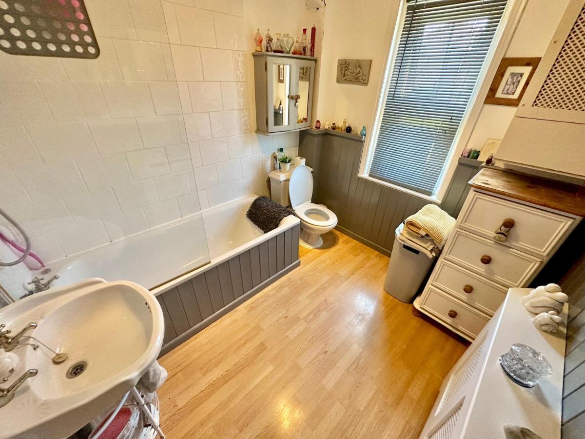 Garden Cottage - 3 Bedroom Close To Town And Beach Bournemouth Bagian luar foto