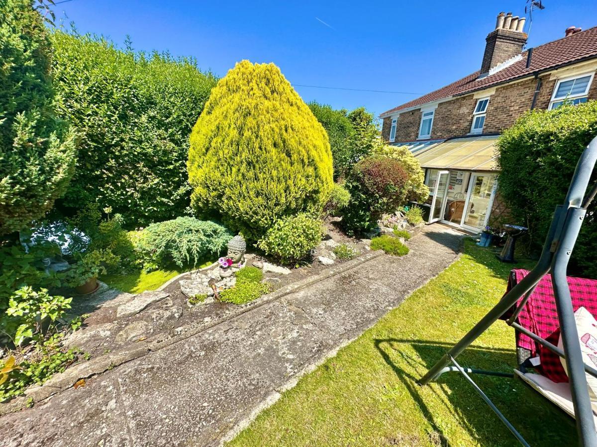 Garden Cottage - 3 Bedroom Close To Town And Beach Bournemouth Bagian luar foto