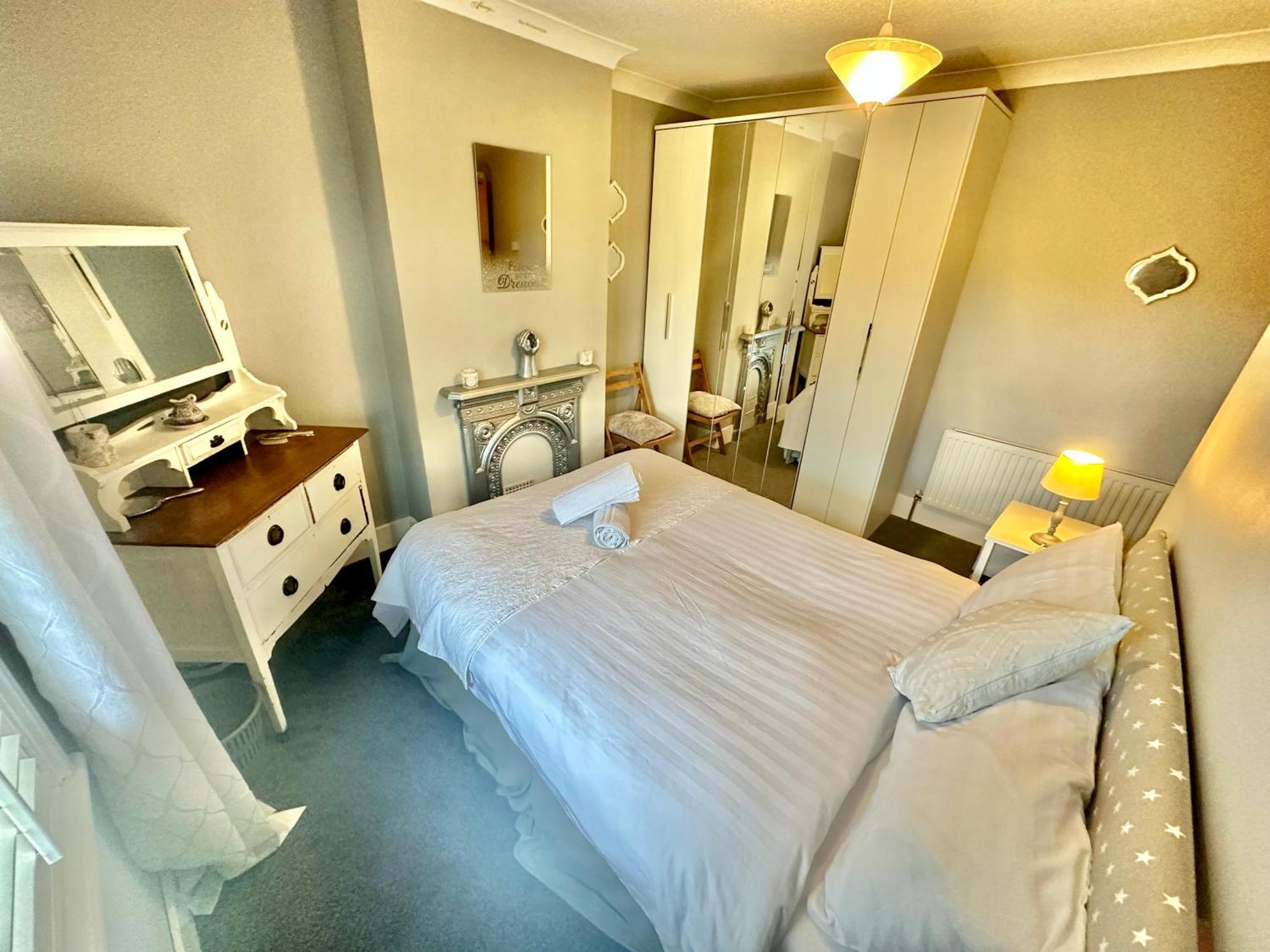 Garden Cottage - 3 Bedroom Close To Town And Beach Bournemouth Bagian luar foto