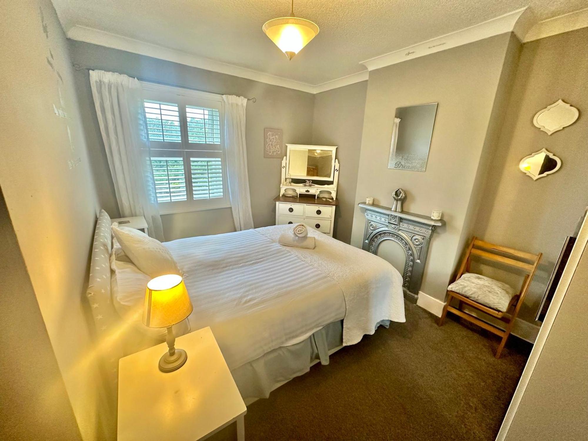 Garden Cottage - 3 Bedroom Close To Town And Beach Bournemouth Bagian luar foto
